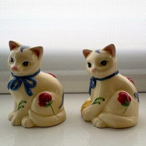 Lenox Poppies on Blue Barnyard Collection Kitten Cat Salt and Pepper Shakers